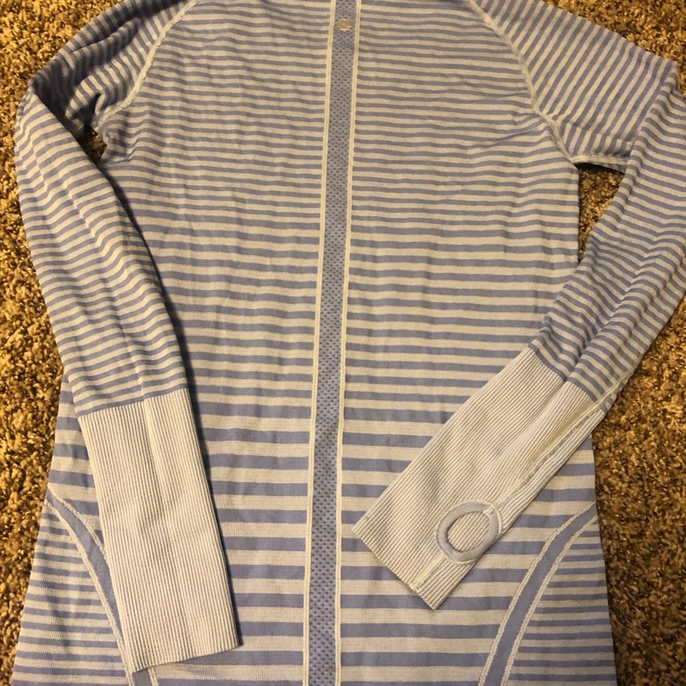 Lululemon top - Picture 3 of 3